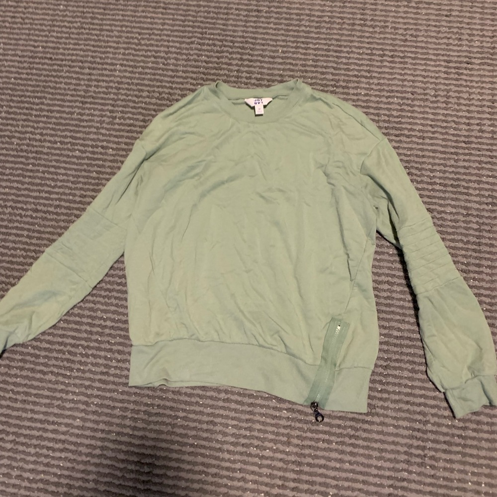 Joy lab medium sweatshirt with a zipped and fun pattern on the sleeves